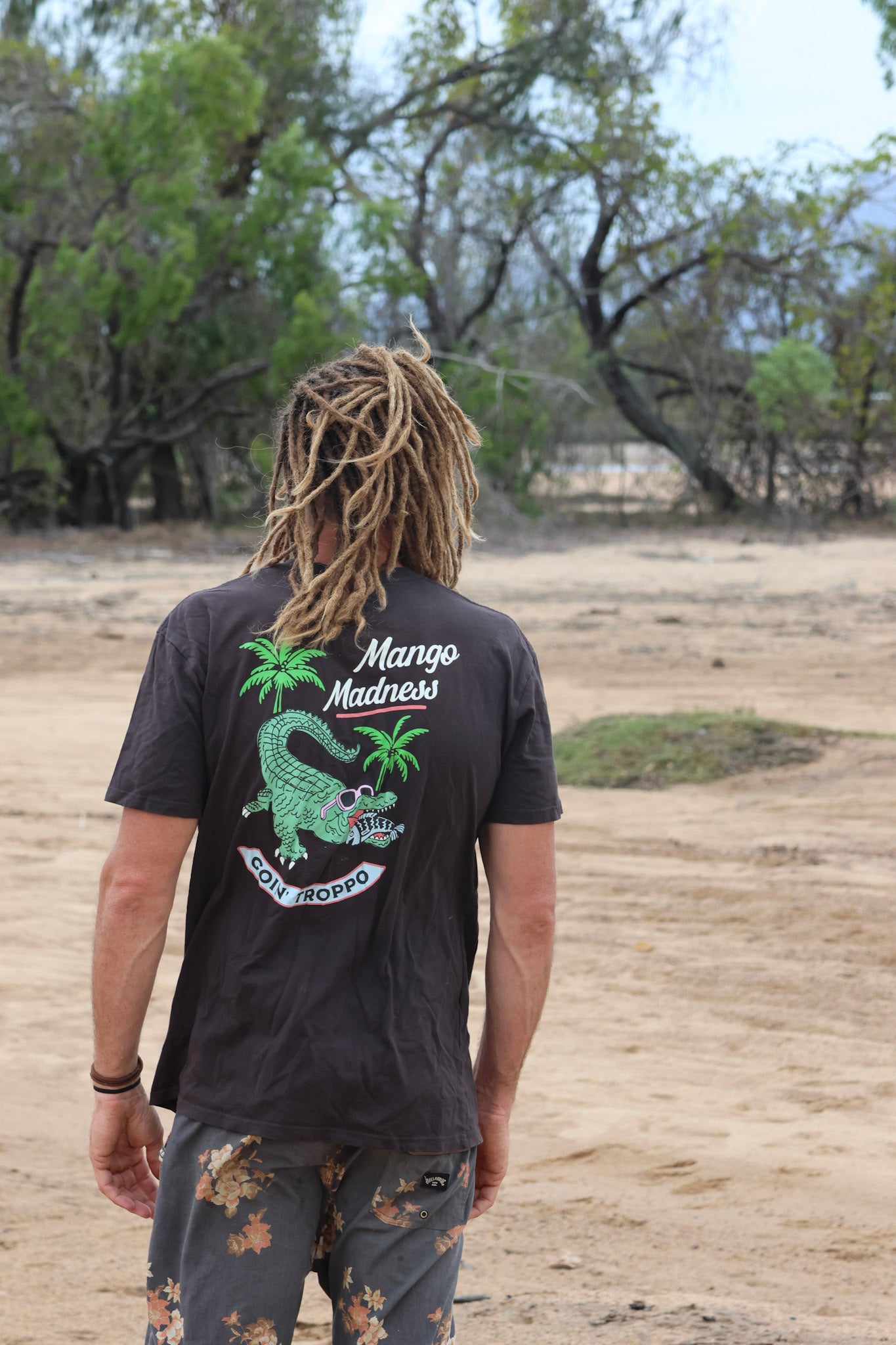 GOIN' TROPPO TEE - COAL