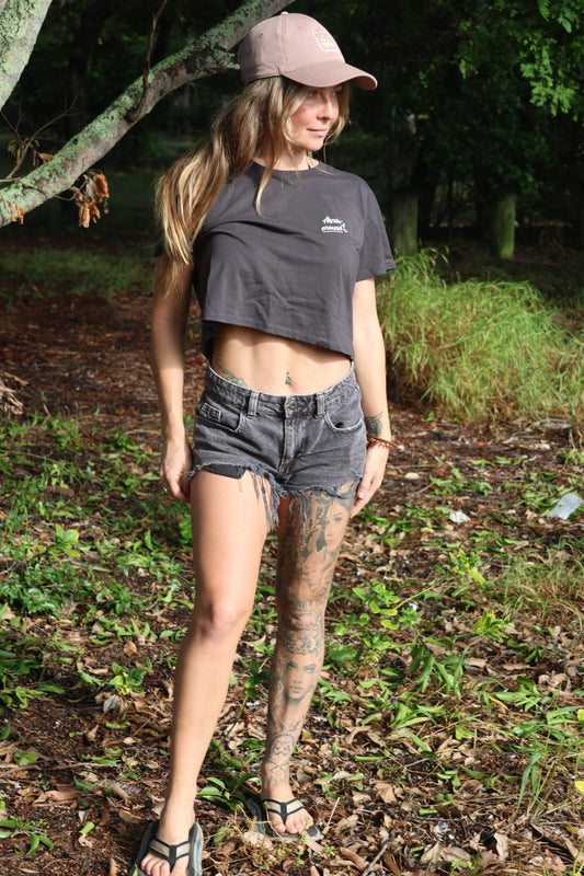 AAOZ LOGO CROPPED TEE - COAL