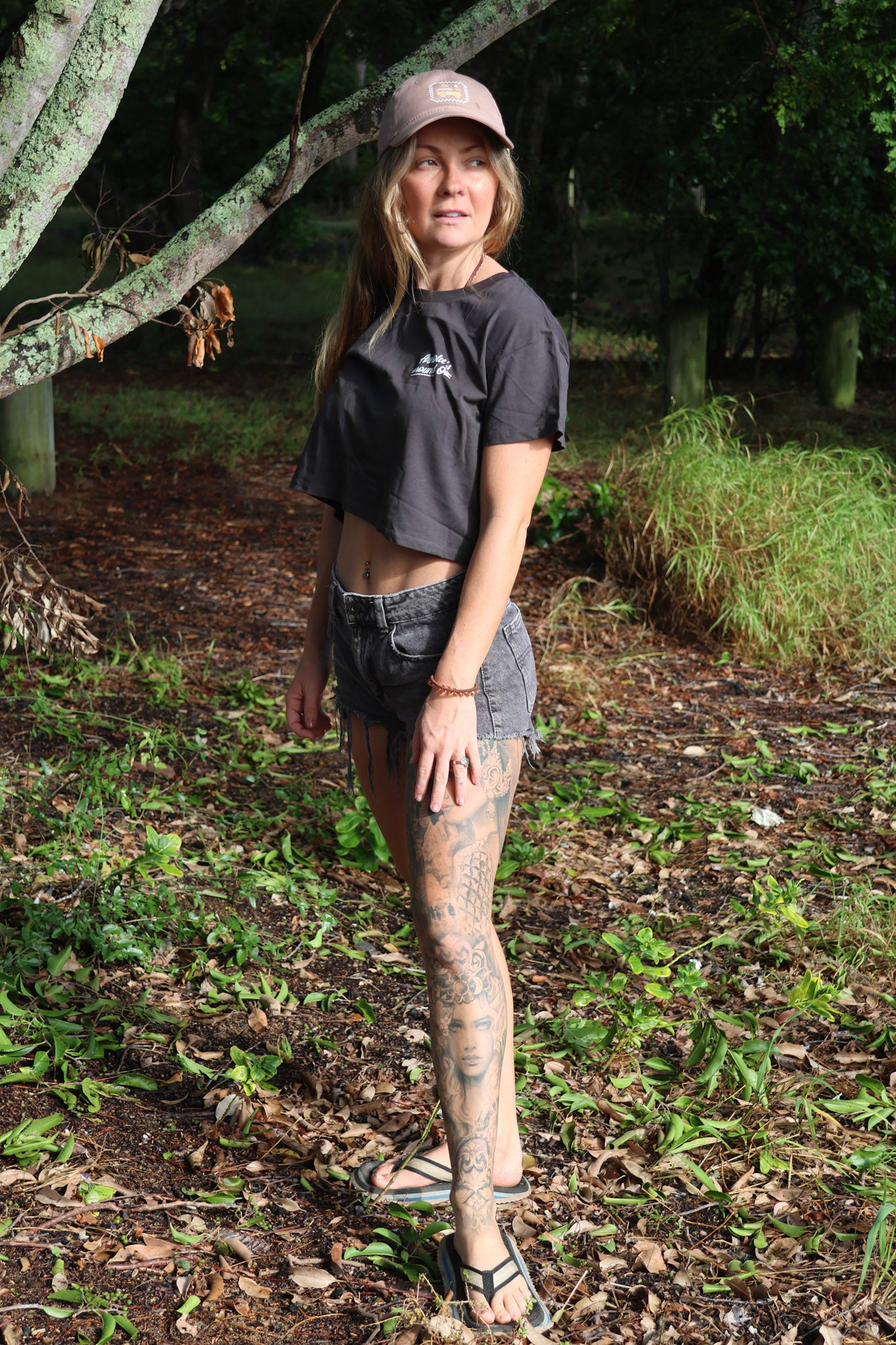 AAOZ LOGO CROPPED TEE - COAL