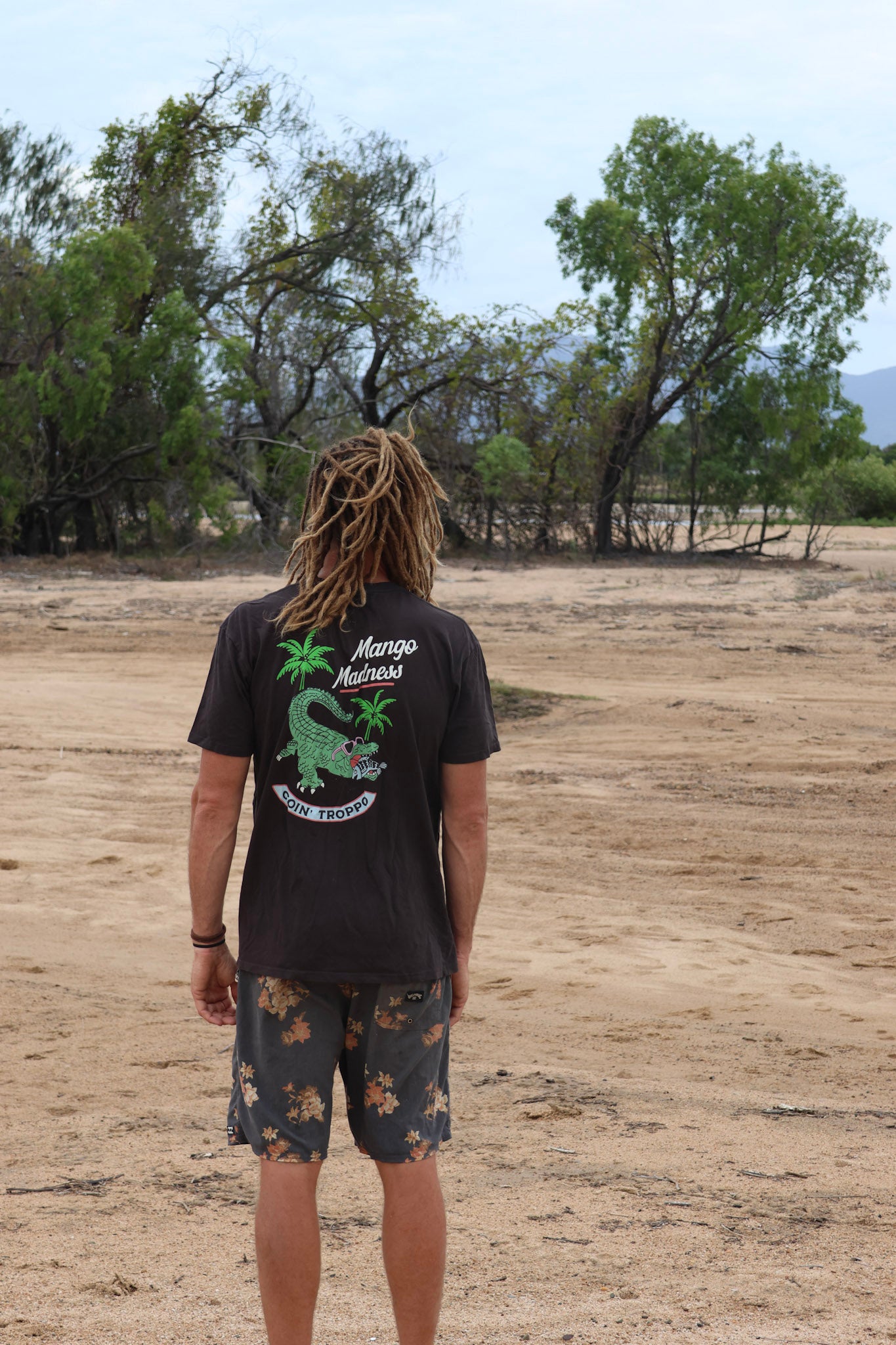 GOIN' TROPPO TEE - COAL